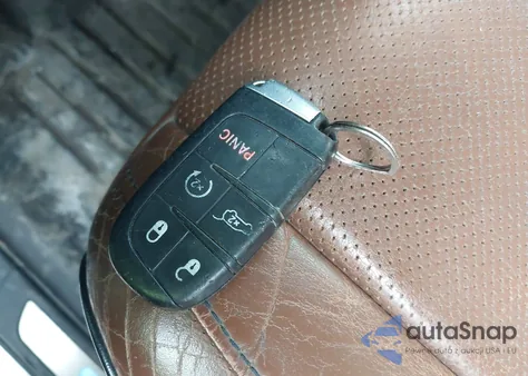 2015 Jeep Grand Cherokee Summit z USA, uszkodzony, nr VIN 1C4RJEJG4FC798572